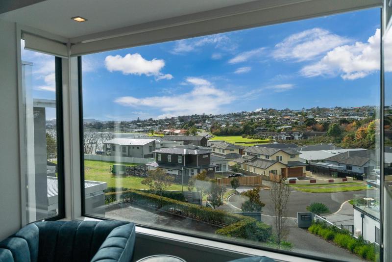 The Moorings Apartment 5 - a stone's throw from the lake! - image 36