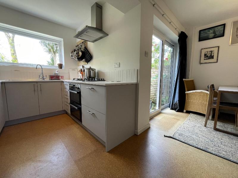 Trendy Easton Escape with Parking - image 19