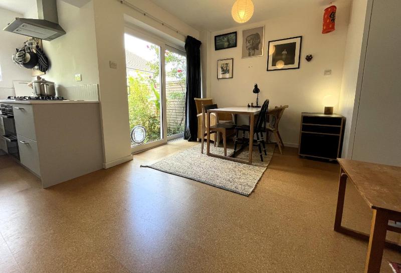 Trendy Easton Escape with Parking - image 18