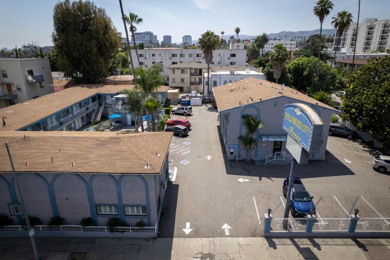 Hollywood City Inn - image 3