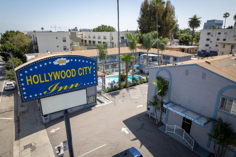 Hollywood City Inn - image 10