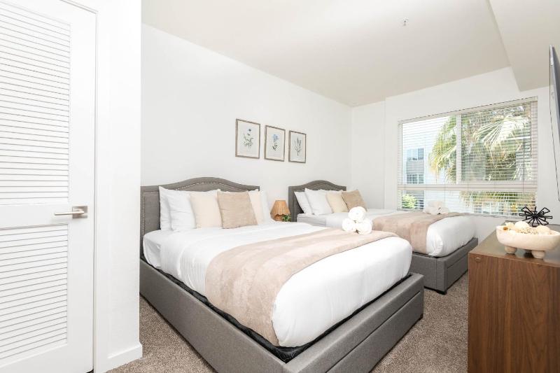 Hollywood Cozy Apartment - image 2