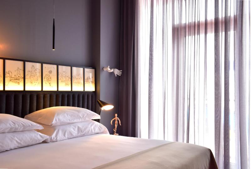 CR Double Room image 1