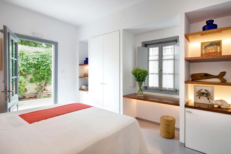 Double or Twin Room image 3