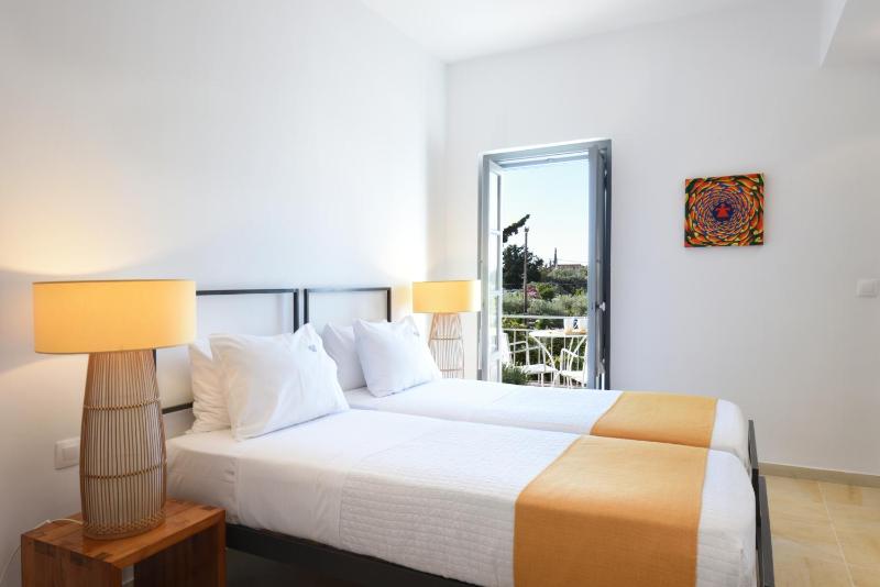 Double or Twin Room image 4