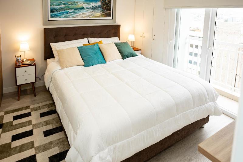 Modern 3BR 2BA Apt with Parking Steps from Kennedy Park Trendy Cafés & Best Restaurants - image 6