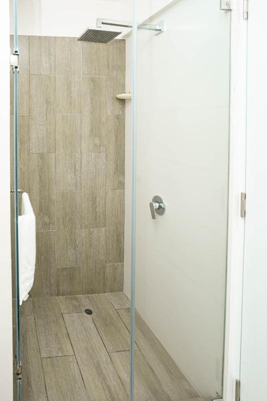 Modern 3BR 2BA Apt with Parking Steps from Kennedy Park Trendy Cafés & Best Restaurants - image 8