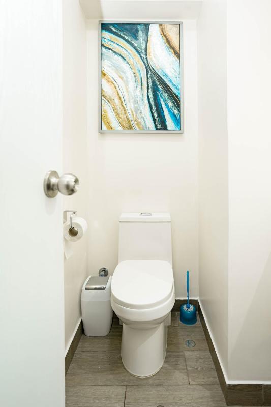 Modern 3BR 2BA Apt with Parking Steps from Kennedy Park Trendy Cafés & Best Restaurants - image 3