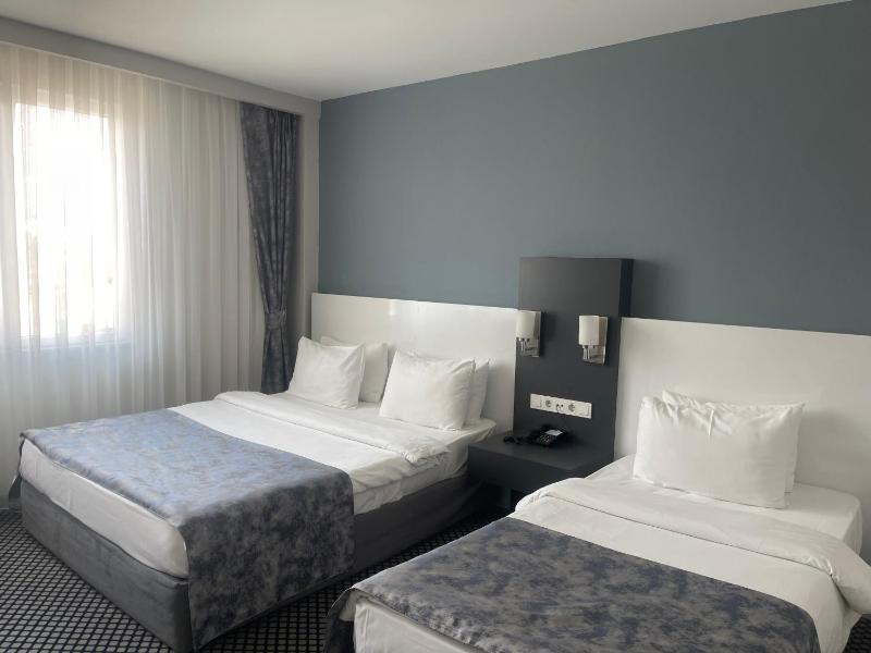 Standard Triple Room image 1