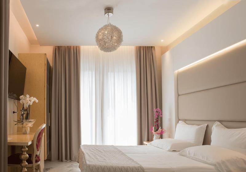 Standard Double or Twin Room with Balcony image 2