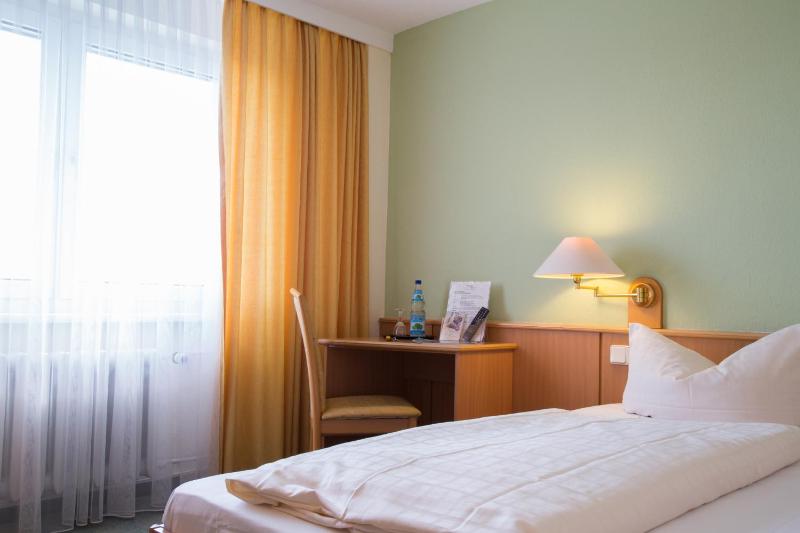 Standard Single Room image 4