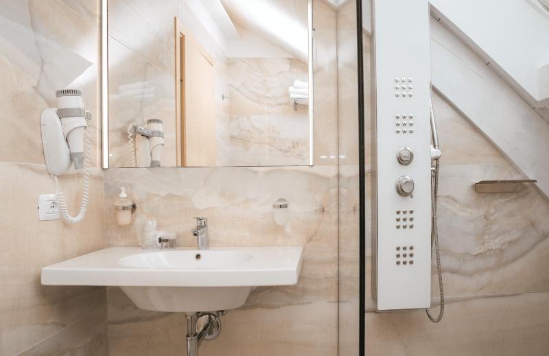 Adriatic Room with external SPA bathtub image 3
