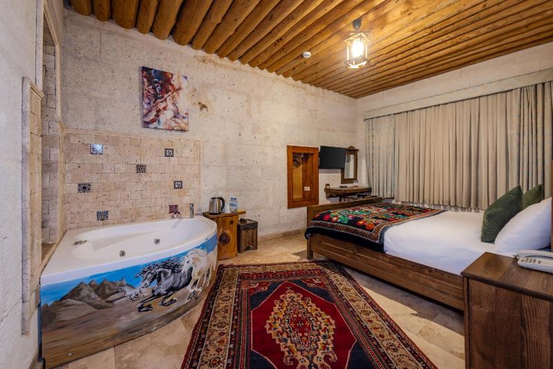 Queen Room with Spa Bath image 1