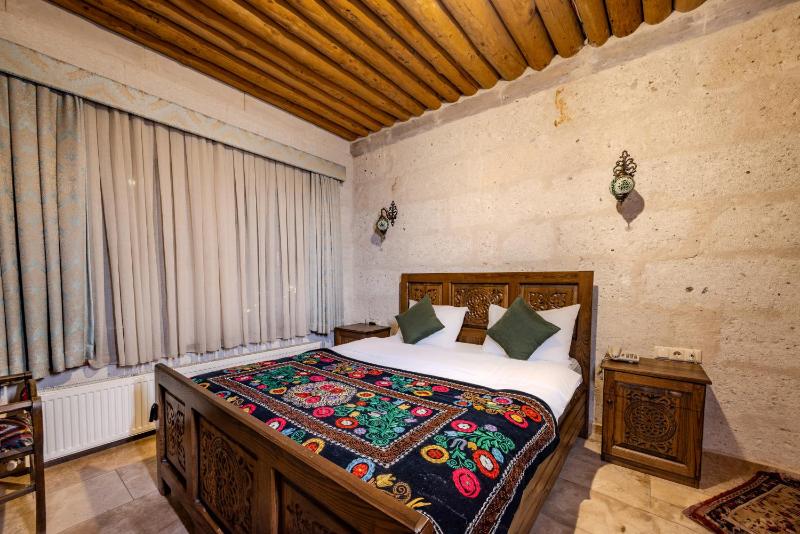 Queen Room with Spa Bath image 4