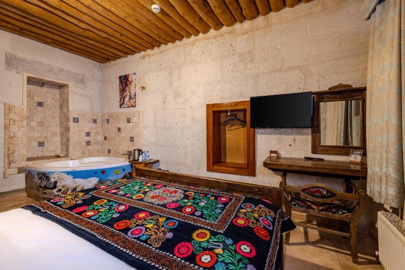 Queen Room with Spa Bath image 3
