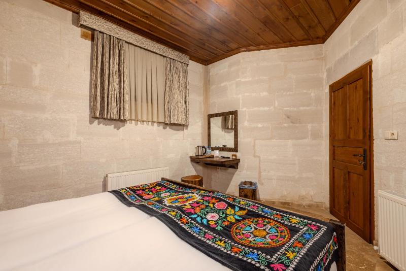Standard Twin Room image 4
