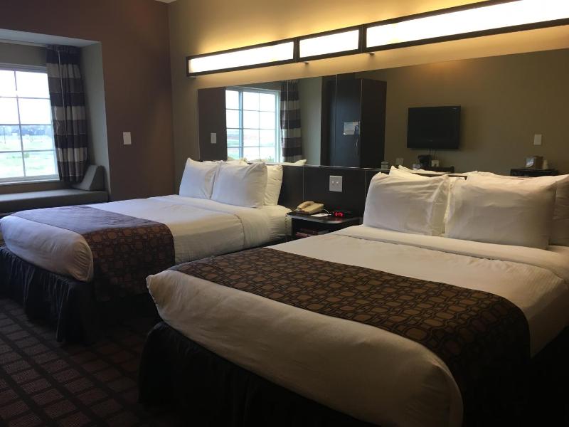 Queen Room with Two Queen Beds - Non-Smoking image 4
