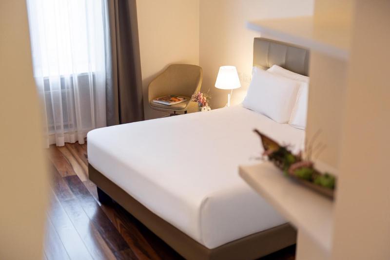 Superior Double Room image 3