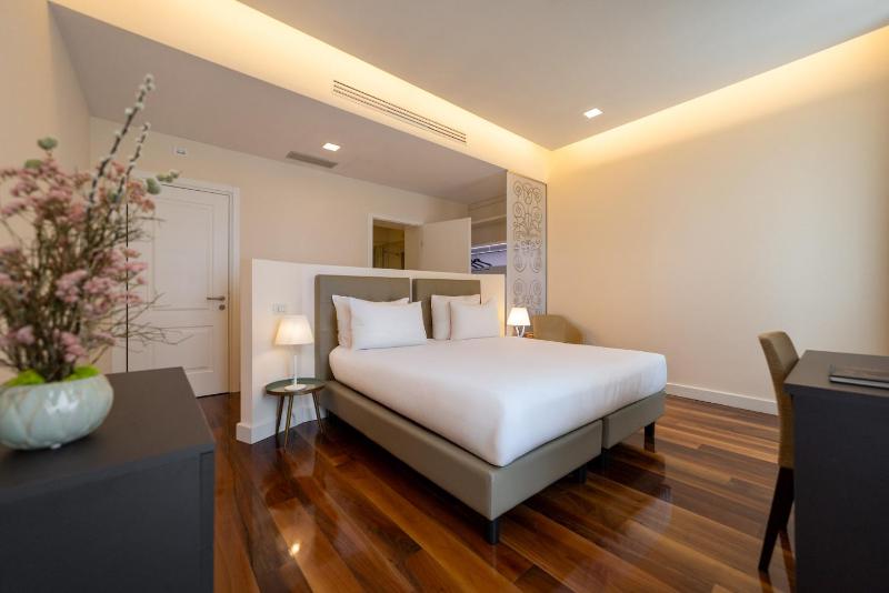 Deluxe Double Room image 4