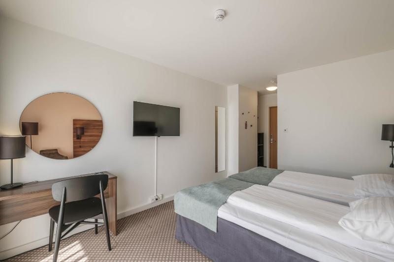 Double or Twin Room image 3