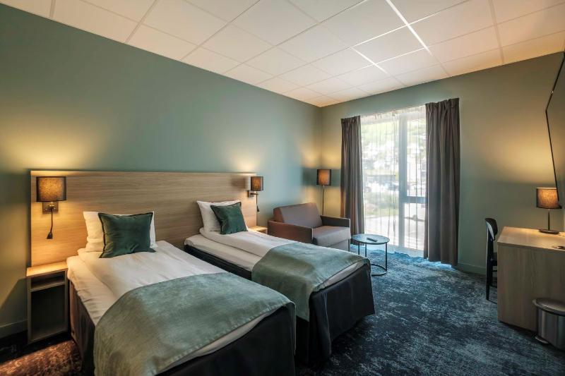 Standard Family Room image 1