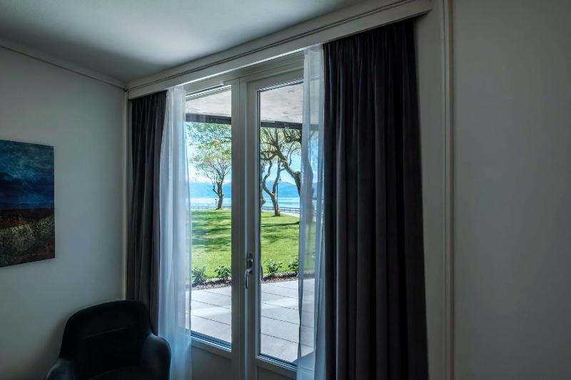 Double Room with Sea View image 4