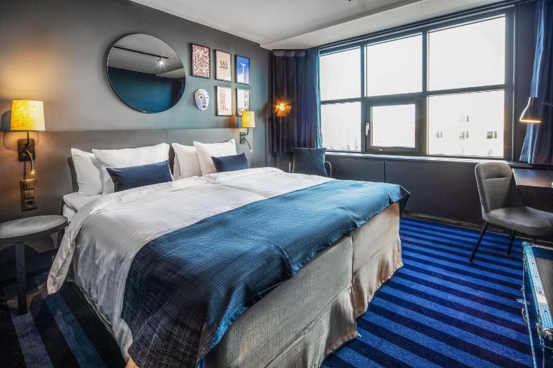 Standard Twin Room image 1