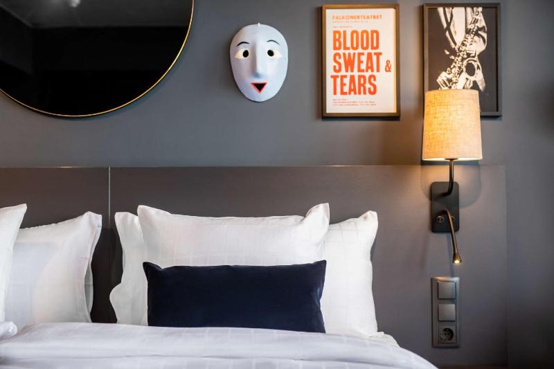 Standard King Room upper Floor image 1