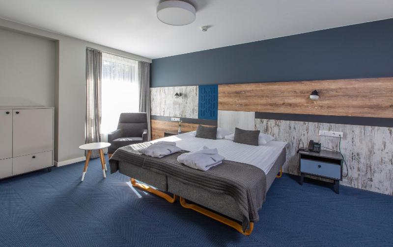 Suite with ESCAPE Package image 3
