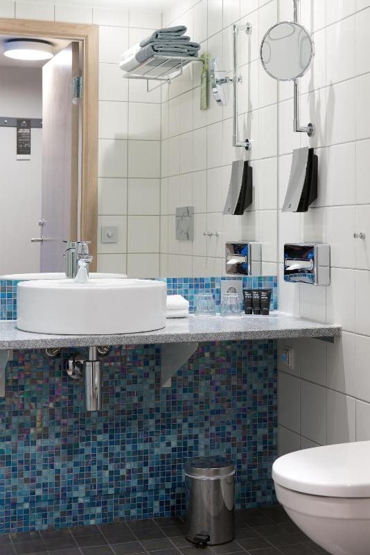Standard Twin Room image 2