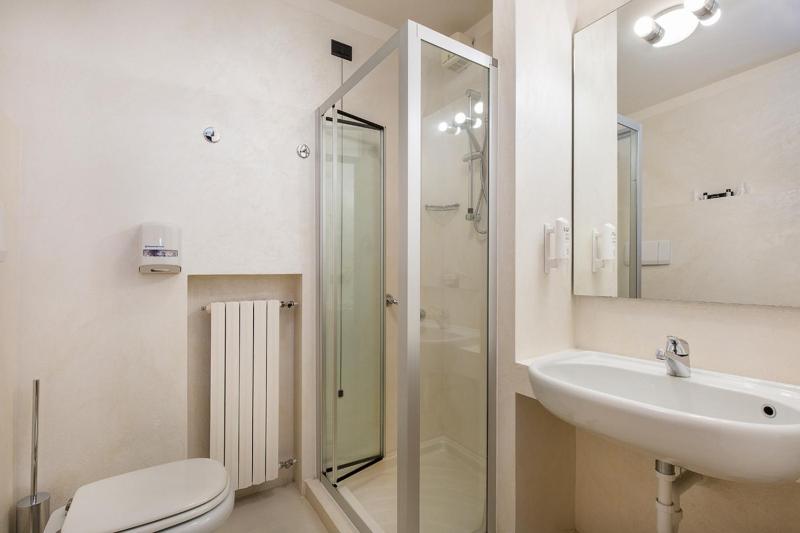 Deluxe Double Room with Balcony and Lake View image 1