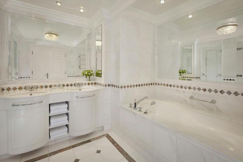 Powerscourt Suite, 1 Bedroom Suite, 1 King image 2