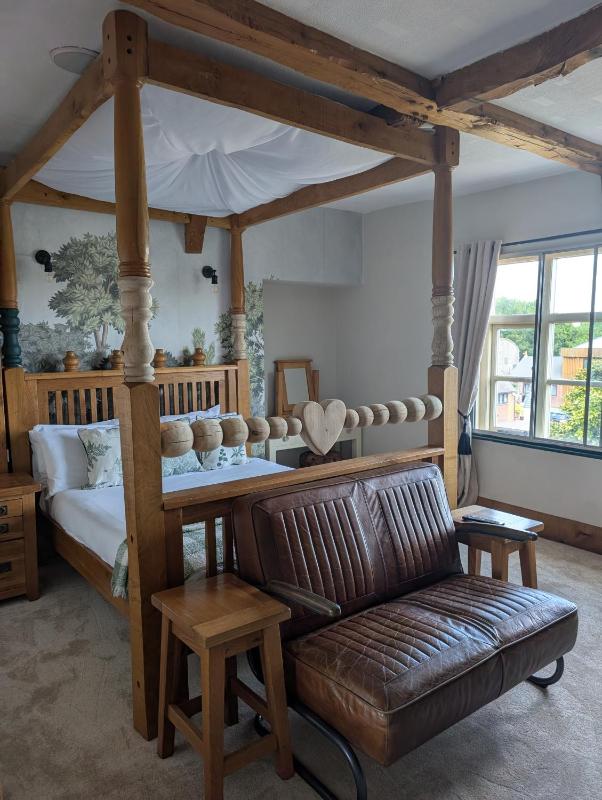 Deluxe Double Room with Bath image 3