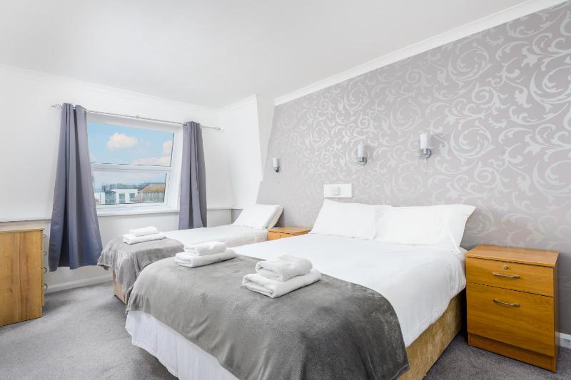 Classic Triple Room image 1