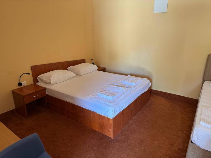 Economy Double Room image 4