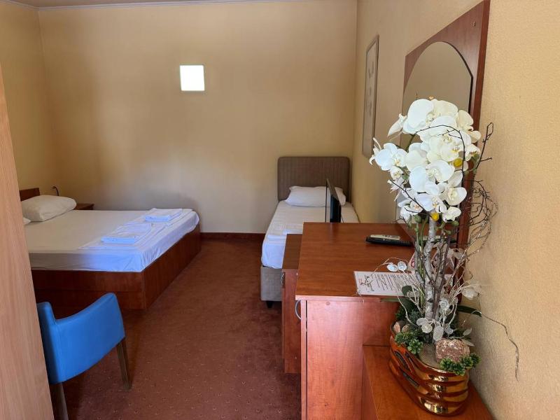 Economy Double Room image 1