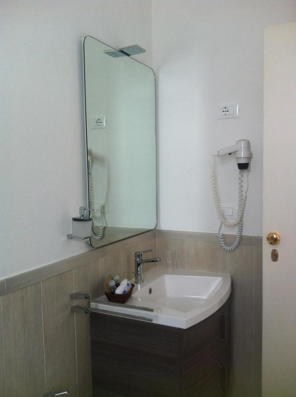 Standard Double Room image 2