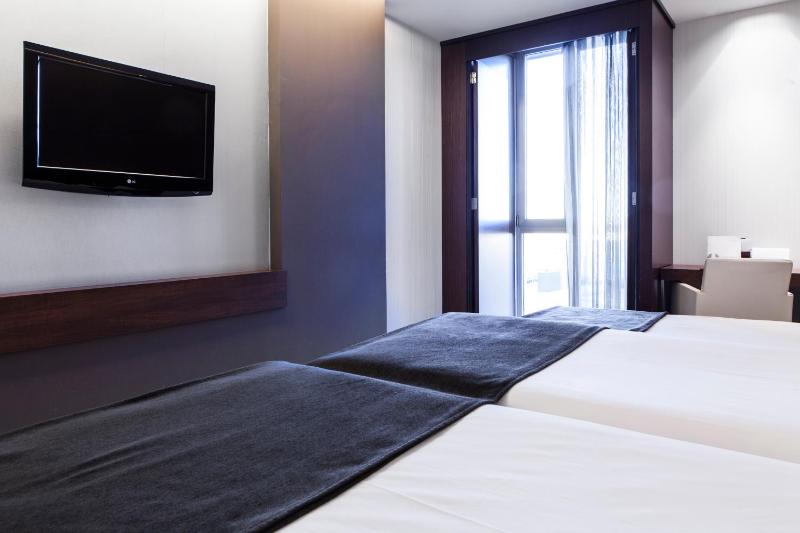 Triple Room (2 Adults + 1 Child) image 4