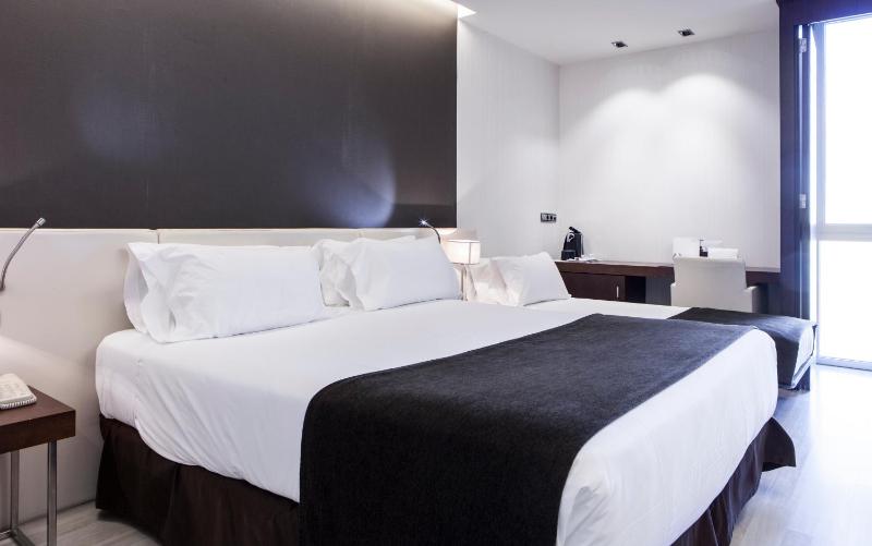 Triple Room (2 Adults + 1 Child) image 2