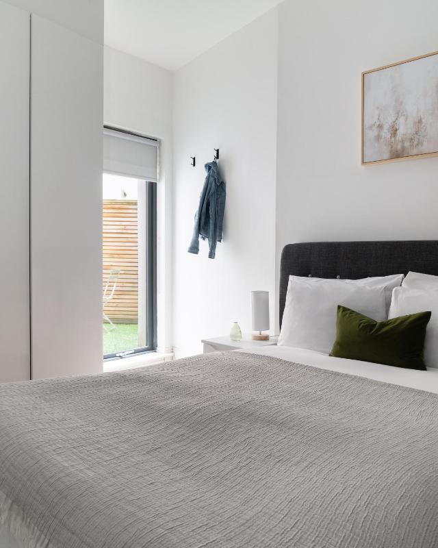 One-Bedroom Apartment image 4