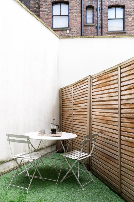 One-Bedroom Apartment image 3