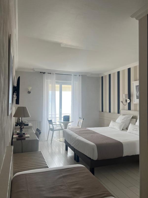 Superior Triple Room with Sea View image 4