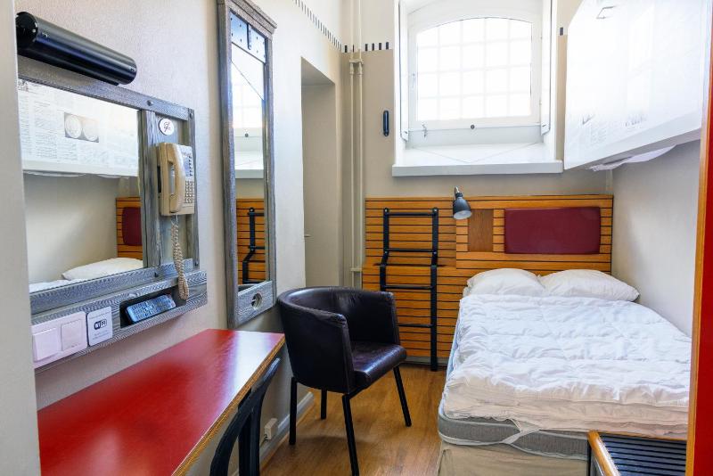 Twin Room with Private Bathroom image 1