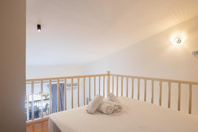 Two-Bedroom Maisonette with Sea View image 1