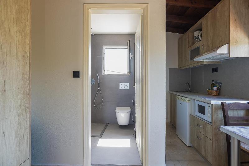 One-Bedroom Apartment with Sea View image 3