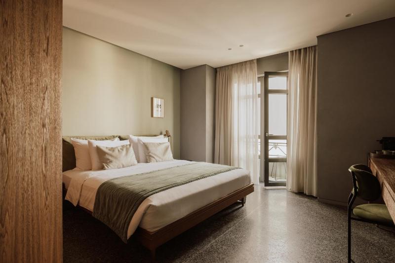 Classic Double Room image 3