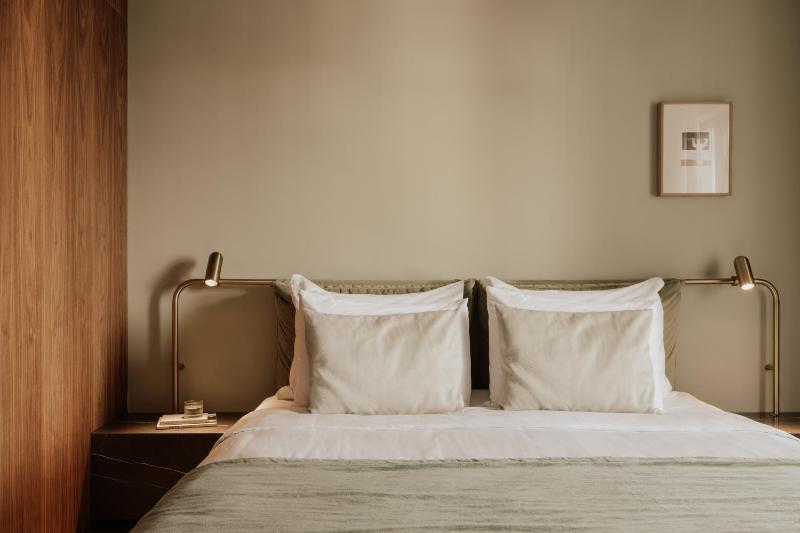 Classic Double Room image 4