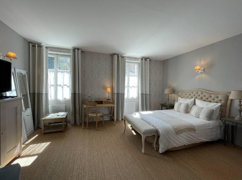 Deluxe Double Room image 3