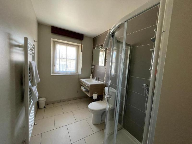 Small Twin Room image 2