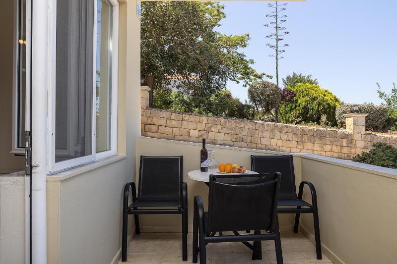 Studio with Pool View image 2